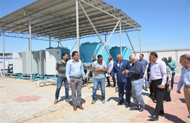 محافظ الوادي الجديد يتفقد محطة مياه الشرب بمجمع المصالح الحكومية