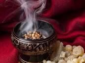 ما حكم اشعال البخور يوم الجمعة؟