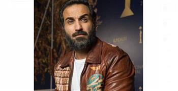 هيدغدغ الدنيا.. أحمد فهمي يهنئ عمرو يوسف على «وعد إبليس»