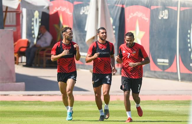 تدريبات بدنية وتقسيمة قوية للاعبي الأهلي