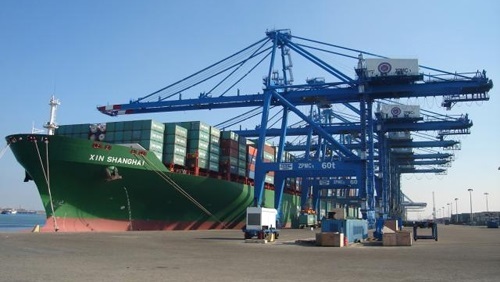 تداول 18 سفينة حاويات وبضائع العامة بـ «ميناء دمياط»