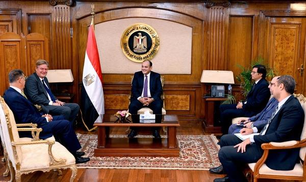 وزير الصناعة: مصر تدعم تعزيز التعاون الاقتصادي المشترك مع لبنان في كافة المجالات
