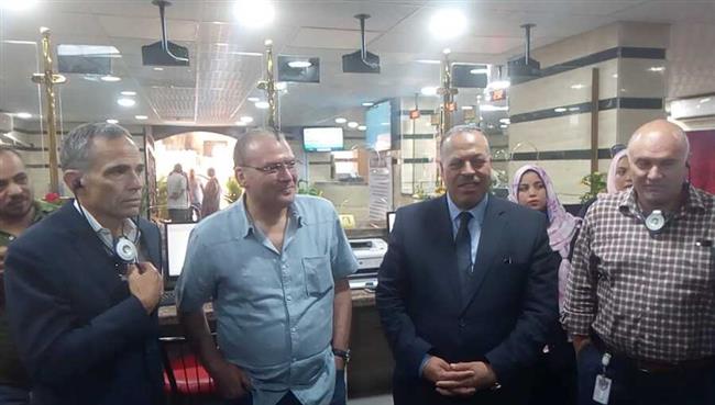 وفد بعثة البنك الدولى يزور المركز التكنولوجى لخدمة المواطنين بنجع حمادى