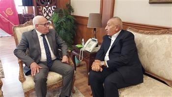 محافظ بورسعيد يلتقي كامل أبو علي رئيس النادي المصري
