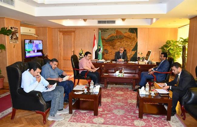 محافظ الفيوم يراجع المشروعات التي سيتم تنفيذها بمركزي الفيوم وطامية