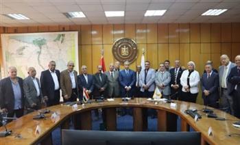   وزير القوى العاملة يبحث مع عمال مصر استعدادات مؤتمر العمل العربي