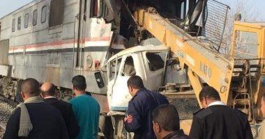مصرع سيدة وابنتها وإصابة 10 فى اصطدام قطار بسيارة على مزلقان بالشرقية
