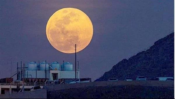 بدء فصل الخريف وظهور "قمر الذرة" في السماء.. أبرز ظواهر سبتمبر الفلكية