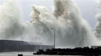   مقتل شخصين وإصابة أكثر من 100 آخرين جراء اجتياح إعصار نانمادول لأرخبيل اليابان