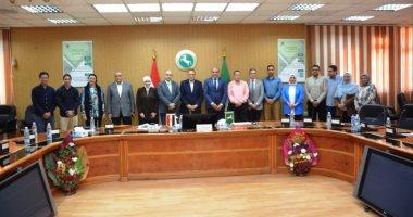 محافظ الشرقية يسلم شهادات إتمام الدورة التدريبية لفريق عمل التنمية الاقتصادية