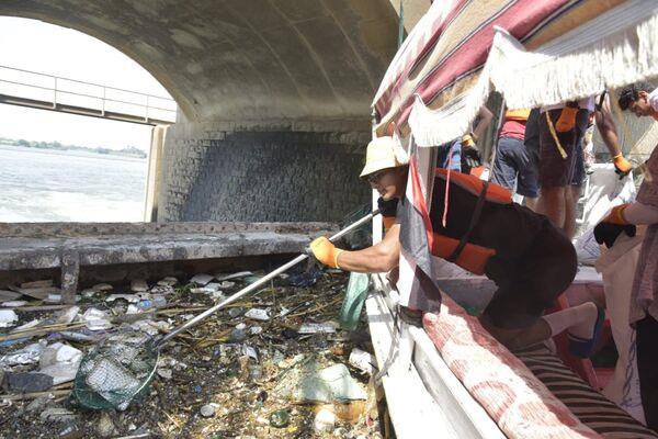 بنك القاهرة ينظم يوماً تطوعياً لتنظيف مياه النيل بالقناطر الخيرية تزامناً مع الإحتفال باليوم العالمى للنظافة