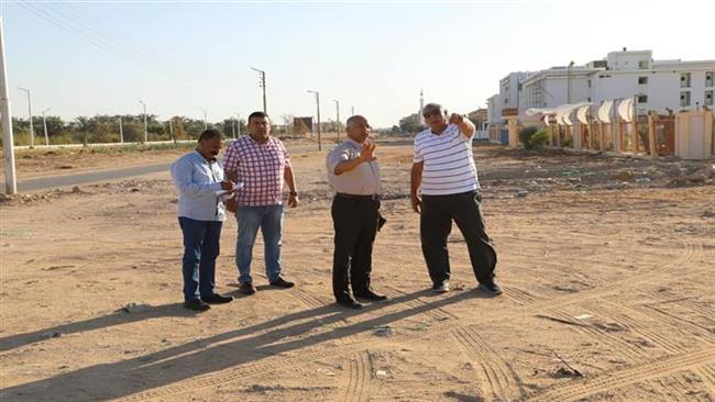 محافظ الوادي الجديد يخصص قطع من أراضي الدولة لإقامة مشروعات خدمية