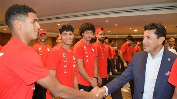 وزير الرياضة يحث لاعبي «الأوليمبى» على التركيز في معسكرات التدريب 