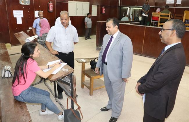 جولة تفقدية بامتحانات الدور الثاني بالدراسات العليا بكلية التربية بقنا