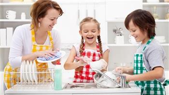   دراسة تكشف تأثير مشاركة الأطفال في أعمال المنزل على قواهم العقلية