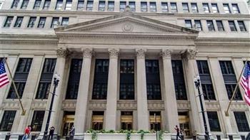 صحيفة أمريكية: البنوك المركزية العالمية تتسابق لرفع أسعار الفائدة بعد زيادتها من جانب الاحتياطي الفيدرالي