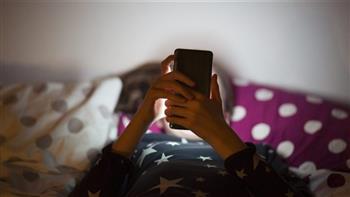   دراسة تكشف: المراهقون يخسرون ساعة نوم ليلياً بسبب الهاتف