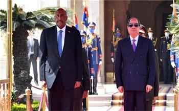   الرئيس السيسي يستقبل بمطار القاهرة رئيس مجلس السيادة الانتقالي السوداني