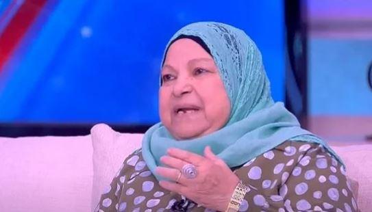 من باب الحياء.. سعاد صالح : نريد التفريق بين أنواع التقبيل للزوجين