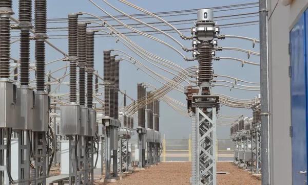 عندنا وفرة .. الكهرباء تنفي إظلام الشوارع لترشيد الاستهلاك والتصدير للخارج