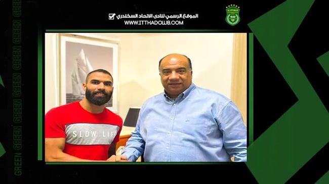 محمود عبد العزيز بعقد 3 سنوات مع نادي الاتحاد 