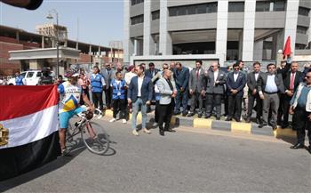   وزير الرياضة ومحافظ بني سويف يطلقان شارة البدء لماراثون الدراجات