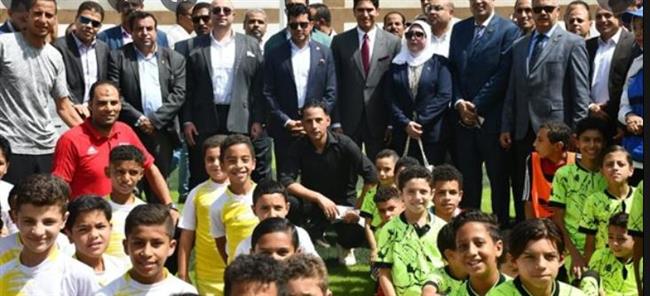 وزير الرياضة يفتتح 3 ملاعب خماسية بتكلفة 3 ملايين جنيه خلال جولته ببني سويف