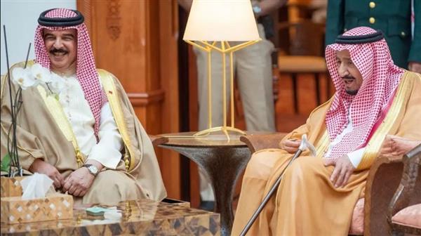 خادم الحرمين الشريفين والعاهل البحريني يؤكدان على دفع التعاون بين البلدين