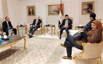 وزير الرياضة يُكرم اللاعب عبد الرحمن شاهين الحاصل على فضية البلياردو سنوكر