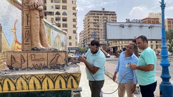 بالصور أهالى مطروح يشكرون حملة الدفاع عن الحضارة المصرية لإزالة مسخ تمثال رمسيس الثانى اليوم