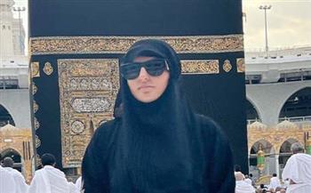 شذى حسون تشارك جمهورها صورها أمام الكعبة