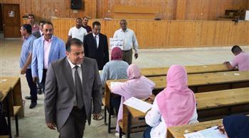 نائب رئيس جامعة جنوب الوادى يتفقد امتحانات الدور الثاني للدراسات العليا بكلية الحقوق