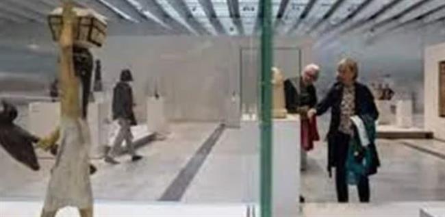 معرض عن شامبليون في متحف بفرنسا يعيد للمصريين صوتهم.. فيديو
