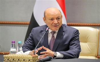   رئيس "القيادة اليمني" يؤكد التزام المجلس والحكومة اليمنية بنهج السلام الشامل