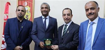 رئيس الاتحاد العربي لكرة اليد في ضيافة وزير الشباب والرياضة 