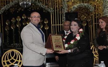 محافظ بني سويف يكرم النائبة «سهام بشاي» لبلوغها سن المعاش