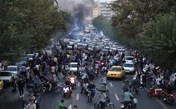   الجارديان: أوروبا وأمريكا بصدد فرض عقوبات على إيران على خلفية التعامل مع المتظاهرين