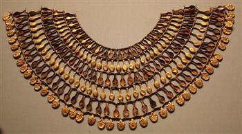   مجوهرات قدماء المصريين في معرض «اينشينت» للفنانة التشكيلية وفاء ياديس
