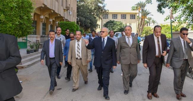 رئيس جامعة القاهرة يتفقد الحرم الجامعي ويتابع  الاستعدادات للعاما لدراسى الجديد..  فيديو