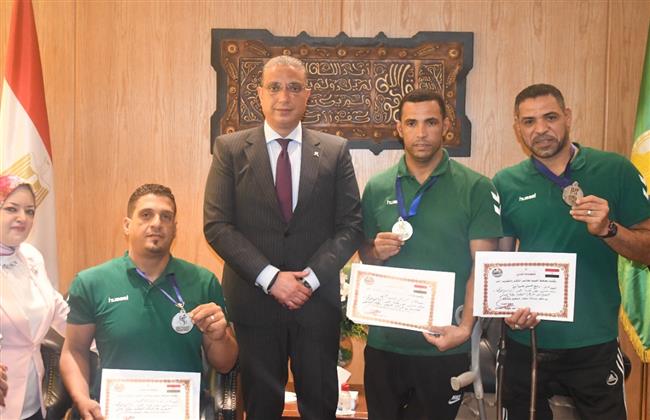 محافظ الفيوم يكرم الحاصلين على فضية كأس العالم لكرة اليد للكراسي المتحركة