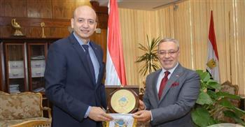 رئيس جامعة طنطا يكرم الدكتور السيد سامي لمنحه وسام الرياضة من الطبقة الأولى