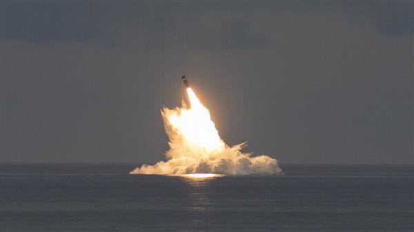 كوريا الشمالية تطلق صاروخين باتجاه البحر الشرقي