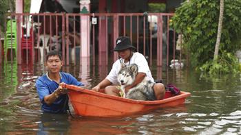   أمطار استوائية تغرق عدة مناطق من تايلاند والآلاف يبحثون عن مأوى
