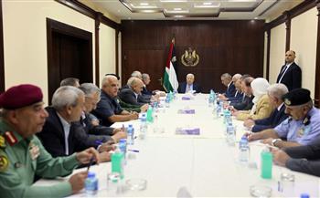   رئيس فلسطين يعقد اجتماعًا مع قادة الأجهزة الأمنية والمحافظين
