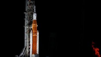   بعد إصلاح تسرب الوقود.. ناسا تستعد اليوم لإطلاق صاروخ إلى القمر 