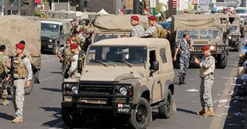   الجيش اللبناني يلقي القبض على 13 شخصا ويضبط أسلحة وذخائر بعكار