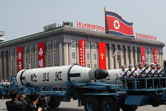 بريطانيا تشعر بالقلق من قرار كوريا الشمالية بإجراء مزيد من تجارب الصواريخ الباليستية