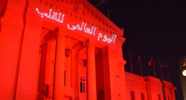 إضاءة قبة جامعة القاهرة باللون الأحمر احتفالًا باليوم العالمي للقلب