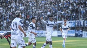 خيمناسيا يرتقي إلى صدارة الدوري الأرجنتيني