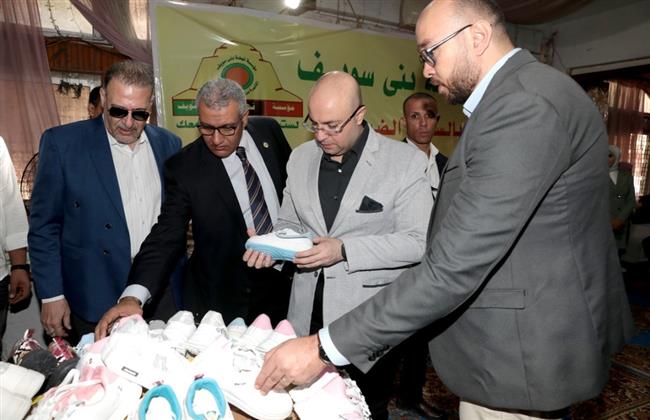 «غنيم» يفتتح المعرض السنوي للزي المدرسي وسداد المصروفات لـ 10 آلاف من أبناء الأولى بالرعاية
